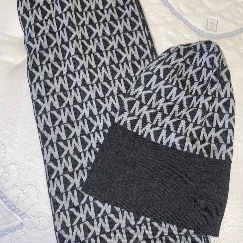 Michael kors hat & scarf set